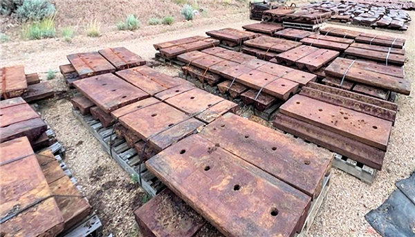 Used Rexnord Rubber Liners For 13'6" X 20' (4.1m X 6.1m) Rod Mill)